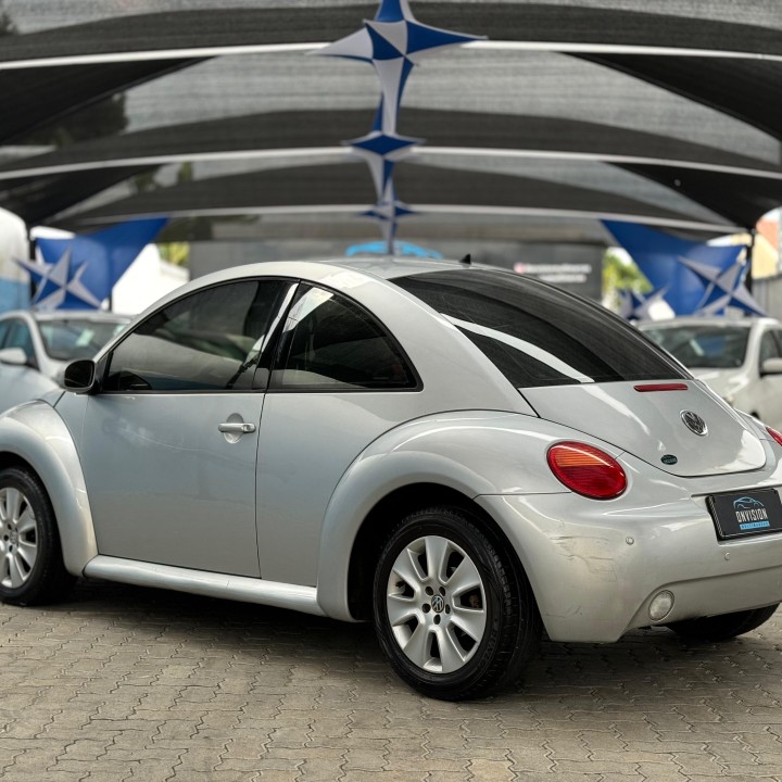  Volkswagen NEW BEETLE 2.0 2005